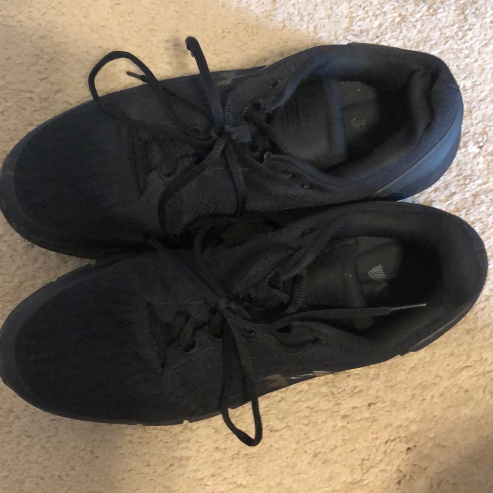 Men’s under armour black shoes size 11.5